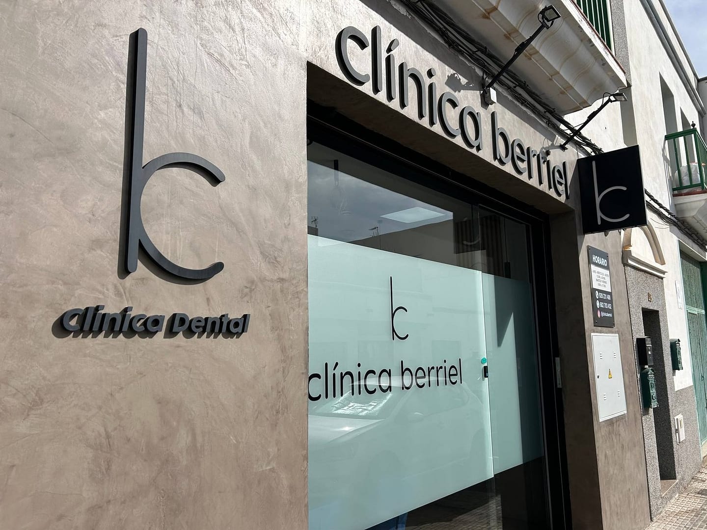 Fachada de Clínica Dental Berriel