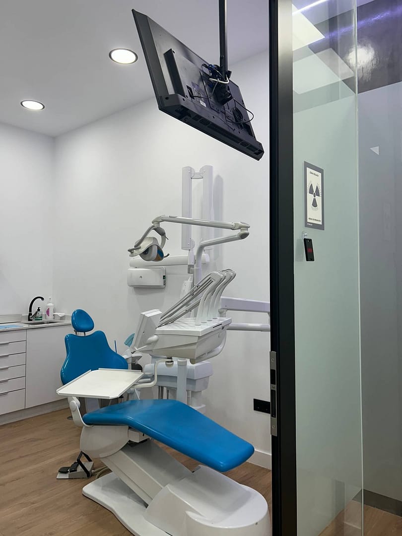 Interior cabina clínica dental